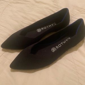 Black pointed toe Rothy’s 8.5